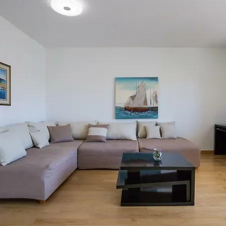 Pavic - Private Parking *